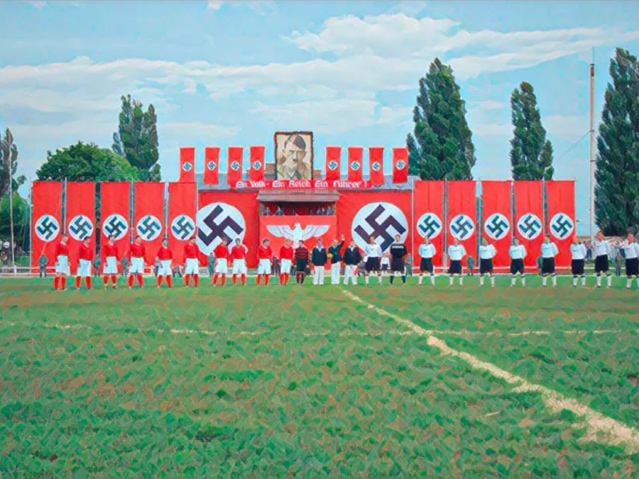 I giocatori dello Start FC posano in campo a Kiev durante l'estate del 1942