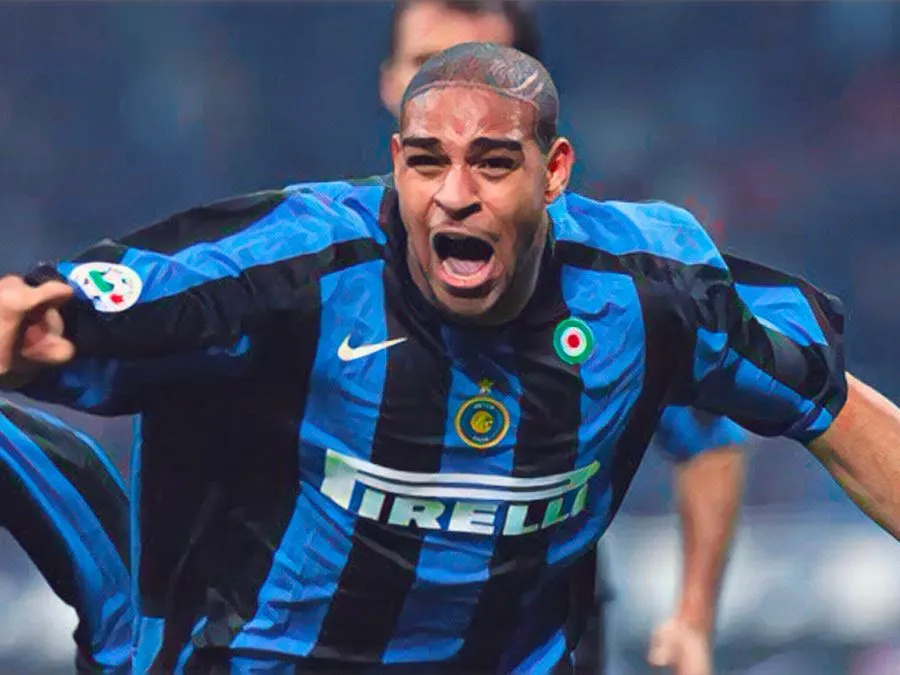 Adriano Leite Ribeiro esulta con la maglia dell'Inter allo Stadio San Siro