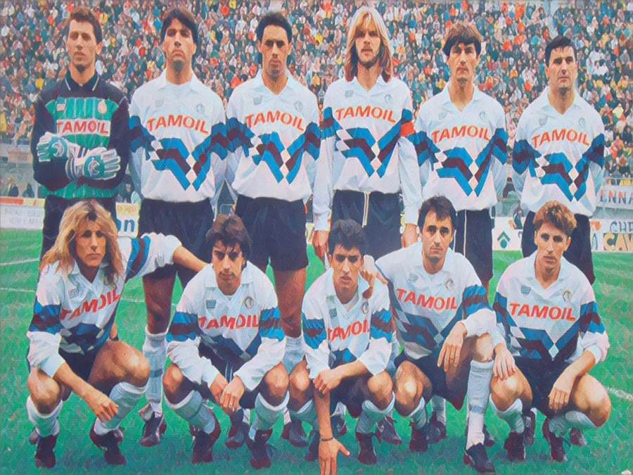 Formazione dell'Atalanta guidata da Emiliano Mondonico prima dell'esordio in Coppa UEFA contro lo Spartak Mosca nel 1989