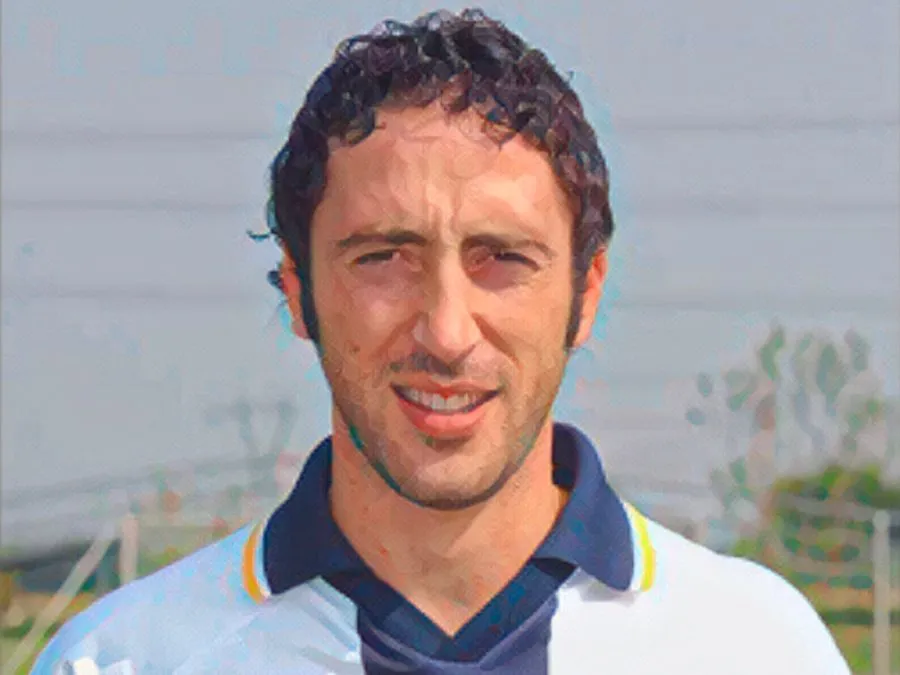 Domenico Morfeo con la maglia numero 10 del Parma