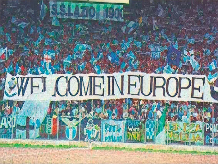 Il messaggio dei tifosi della Lazio allo Stadio Olimpico durante il match di Coppa UEFA del 1993 contro il Lokomotiv Plovdiv