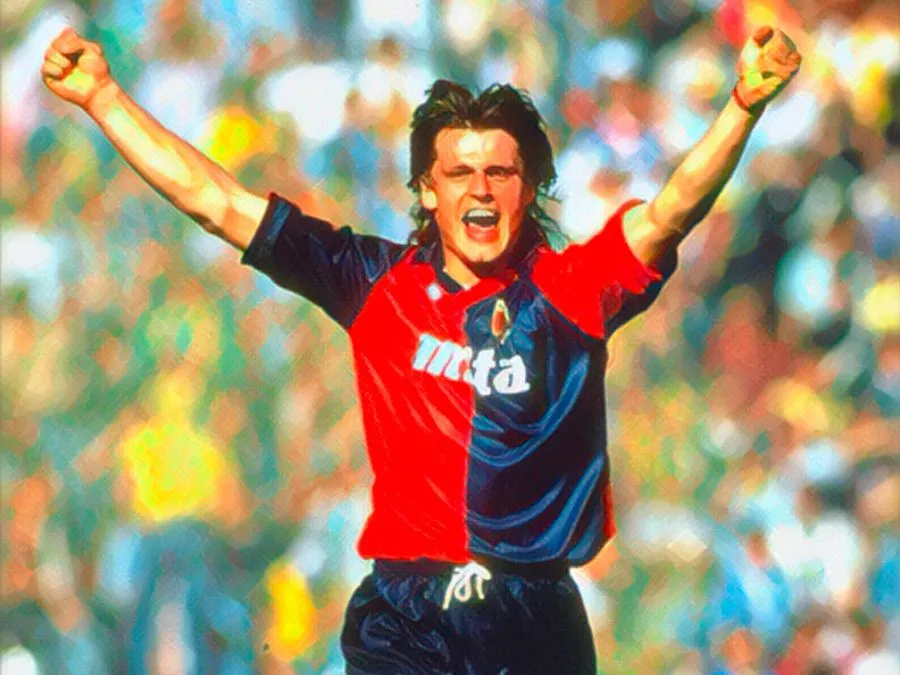 Thomas Skuhravy del Genoa festeggia allo stadio Luigi Ferraris durante la gara di Coppa UEFA contro l'Oviedo del 1991