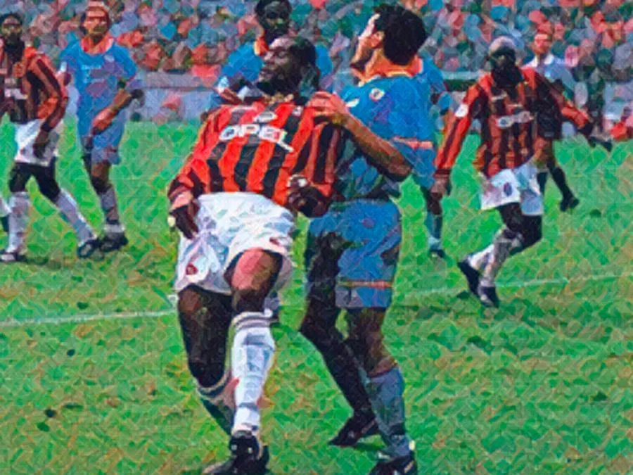 I giocatori del Lecce festeggiano sul campo di San Siro contro il Milan nel 1997