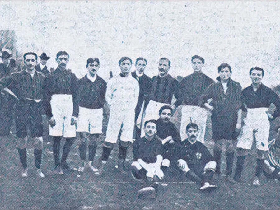 Una delle primissime formazioni d'epoca del Milan e dell'Inter nei primi del Novecento